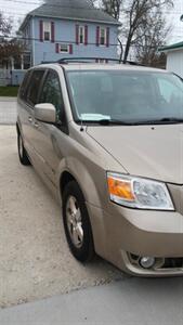 2008 Dodge Grand Caravan SXT   - Photo 4 - Davenport, IA 52802