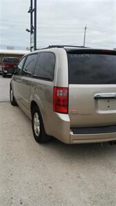 2008 Dodge Grand Caravan SXT   - Photo 5 - Davenport, IA 52802