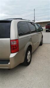 2008 Dodge Grand Caravan SXT   - Photo 7 - Davenport, IA 52802