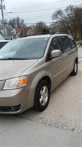 2008 Dodge Grand Caravan SXT   - Photo 3 - Davenport, IA 52802