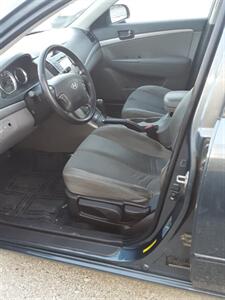 2009 Hyundai Sonata GLS V6 - Photo 8 - Davenport, IA 52802
