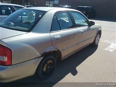 2001 Mazda Protege LX   - Photo 6 - Davenport, IA 52802