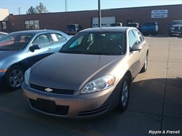 2006 Chevrolet Impala LT   - Photo 1 - Davenport, IA 52802