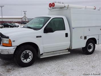 2001 Ford F-350 Super Duty XL   - Photo 1 - Davenport, IA 52802