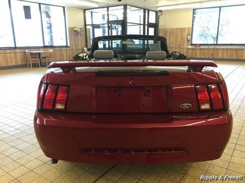 2004 Ford Mustang Deluxe   - Photo 3 - Davenport, IA 52802