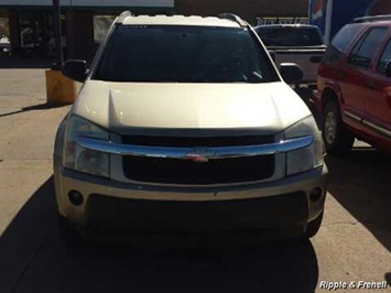 2005 Chevrolet Equinox LS   - Photo 1 - Davenport, IA 52802