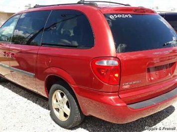 2005 Dodge Grand Caravan SE   - Photo 2 - Davenport, IA 52802