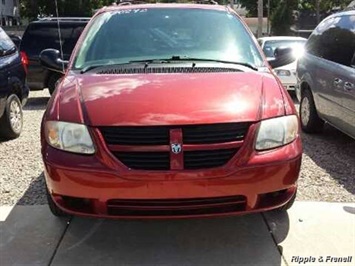 2005 Dodge Grand Caravan SE   - Photo 1 - Davenport, IA 52802