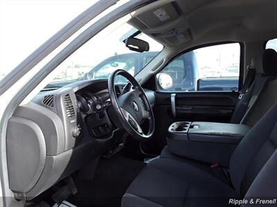 2009 Chevrolet Silverado 1500 LT   - Photo 10 - Davenport, IA 52802