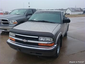 1999 Chevrolet S-10   - Photo 1 - Davenport, IA 52802