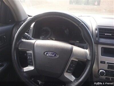 2010 Ford Fusion SEL   - Photo 12 - Davenport, IA 52802