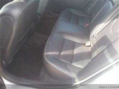 2010 Ford Fusion SEL   - Photo 9 - Davenport, IA 52802