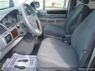 2010 Chrysler Town & Country Touring   - Photo 8 - Davenport, IA 52802