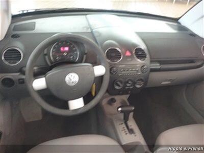 2006 Volkswagen Beetle 2.5   - Photo 10 - Davenport, IA 52802