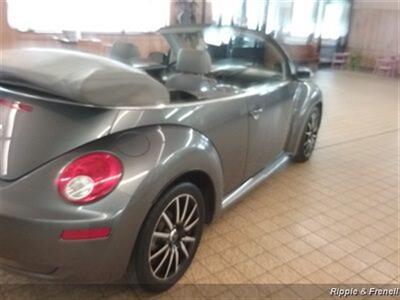 2006 Volkswagen Beetle 2.5   - Photo 6 - Davenport, IA 52802