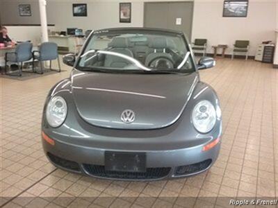 2006 Volkswagen Beetle 2.5   - Photo 1 - Davenport, IA 52802