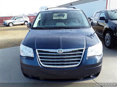 2008 Chrysler Town & Country Touring   - Photo 1 - Davenport, IA 52802