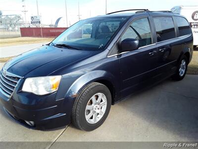 2008 Chrysler Town & Country Touring   - Photo 3 - Davenport, IA 52802