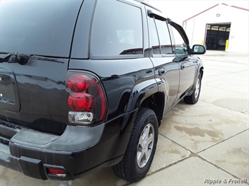 2004 Chevrolet Trailblazer LT   - Photo 9 - Davenport, IA 52802