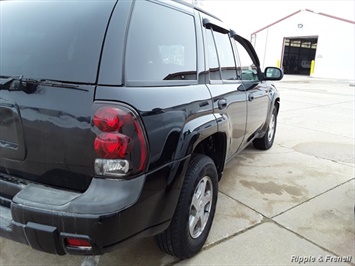 2004 Chevrolet Trailblazer LT   - Photo 8 - Davenport, IA 52802