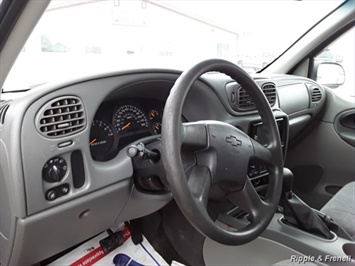 2004 Chevrolet Trailblazer LT   - Photo 4 - Davenport, IA 52802