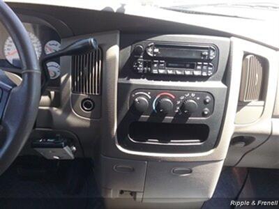 2004 Dodge Ram 1500 ST   - Photo 13 - Davenport, IA 52802