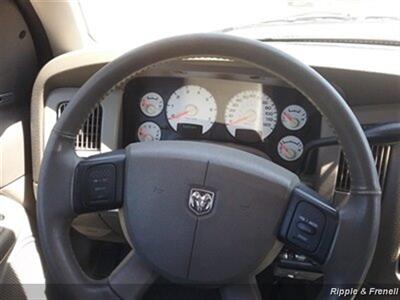 2004 Dodge Ram 1500 ST   - Photo 12 - Davenport, IA 52802