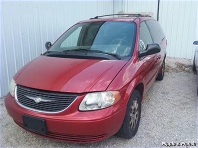 2003 Chrysler Town & Country LX Popular   - Photo 1 - Davenport, IA 52802