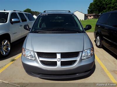 2005 Dodge Grand Caravan SXT   - Photo 1 - Davenport, IA 52802