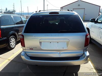 2005 Dodge Grand Caravan SXT   - Photo 9 - Davenport, IA 52802