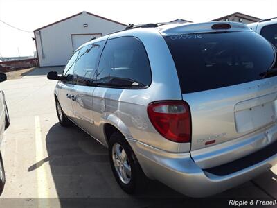 2005 Dodge Grand Caravan SXT   - Photo 8 - Davenport, IA 52802