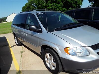 2005 Dodge Grand Caravan SXT   - Photo 13 - Davenport, IA 52802