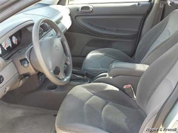 2004 Dodge Stratus SXT   - Photo 3 - Davenport, IA 52802