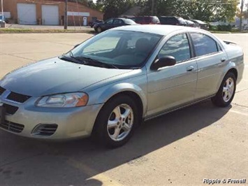 2004 Dodge Stratus SXT   - Photo 2 - Davenport, IA 52802