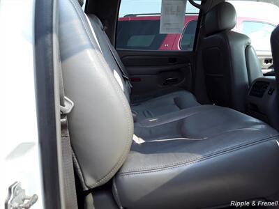 2006 GMC Yukon Denali   - Photo 13 - Silvis, IL 61282