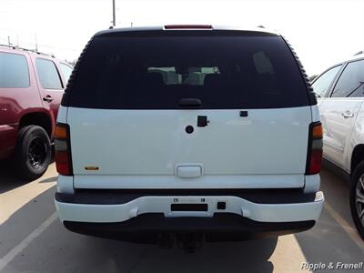 2006 GMC Yukon Denali   - Photo 11 - Silvis, IL 61282