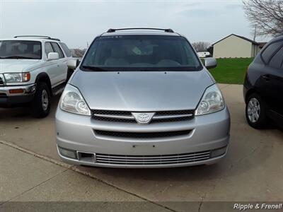 2004 Toyota Sienna XLE 7 Passenger   - Photo 1 - Davenport, IA 52802