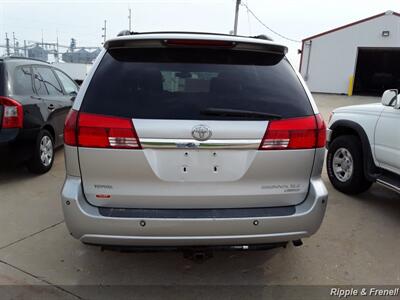 2004 Toyota Sienna XLE 7 Passenger   - Photo 5 - Davenport, IA 52802