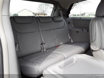 2004 Toyota Sienna XLE 7 Passenger   - Photo 10 - Davenport, IA 52802