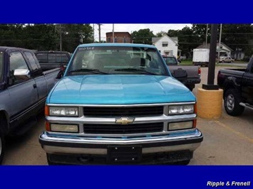 1995 Chevrolet K1500 Cheyenne   - Photo 1 - Davenport, IA 52802