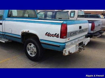 1995 Chevrolet K1500 Cheyenne   - Photo 4 - Davenport, IA 52802