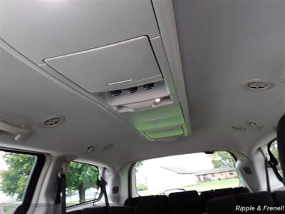 2011 Chrysler Town & Country Touring   - Photo 7 - Davenport, IA 52802