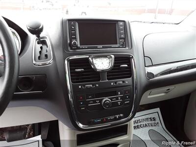 2011 Chrysler Town & Country Touring   - Photo 8 - Davenport, IA 52802