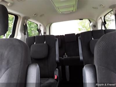 2011 Chrysler Town & Country Touring   - Photo 6 - Davenport, IA 52802