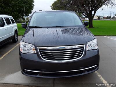 2011 Chrysler Town & Country Touring   - Photo 1 - Davenport, IA 52802