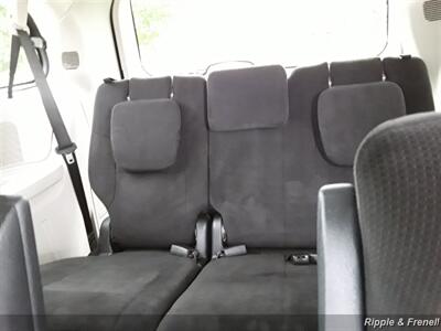 2011 Chrysler Town & Country Touring   - Photo 11 - Davenport, IA 52802