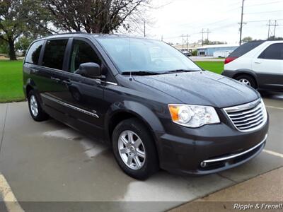 2011 Chrysler Town & Country Touring   - Photo 17 - Davenport, IA 52802