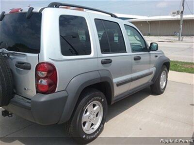 2006 Jeep Liberty Sport Sport 4dr SUV   - Photo 6 - Davenport, IA 52802