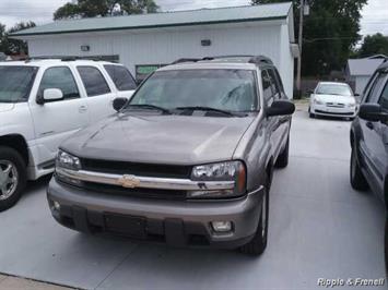 2005 Chevrolet TrailBlazer EXT LS   - Photo 1 - Davenport, IA 52802