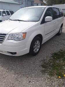 2010 Chrysler Town & Country Touring   - Photo 4 - Davenport, IA 52802